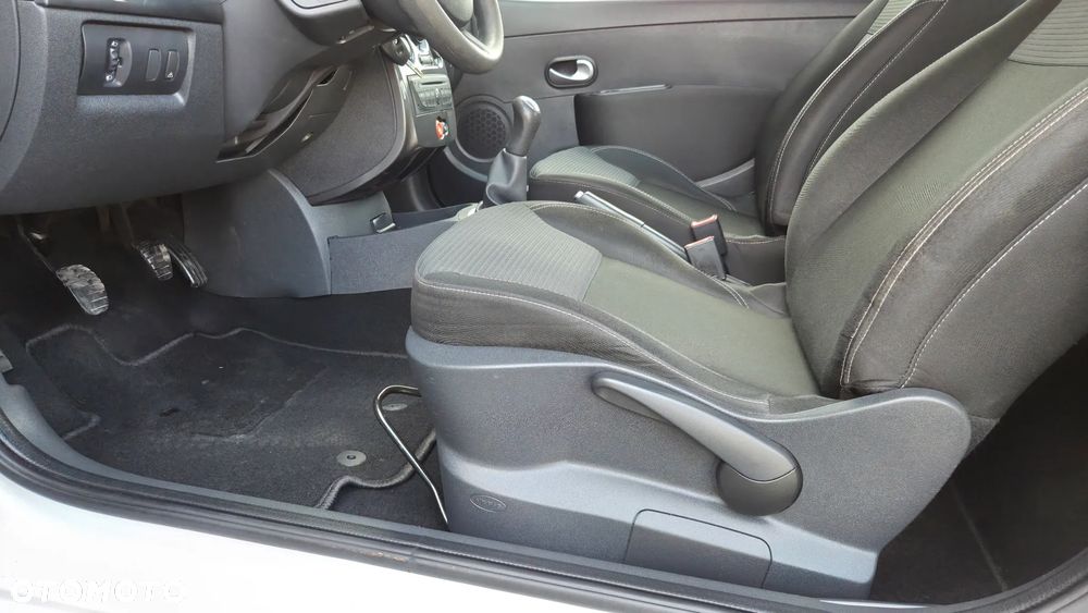 Renault Clio 1.2 16V 75 Collection - 18
