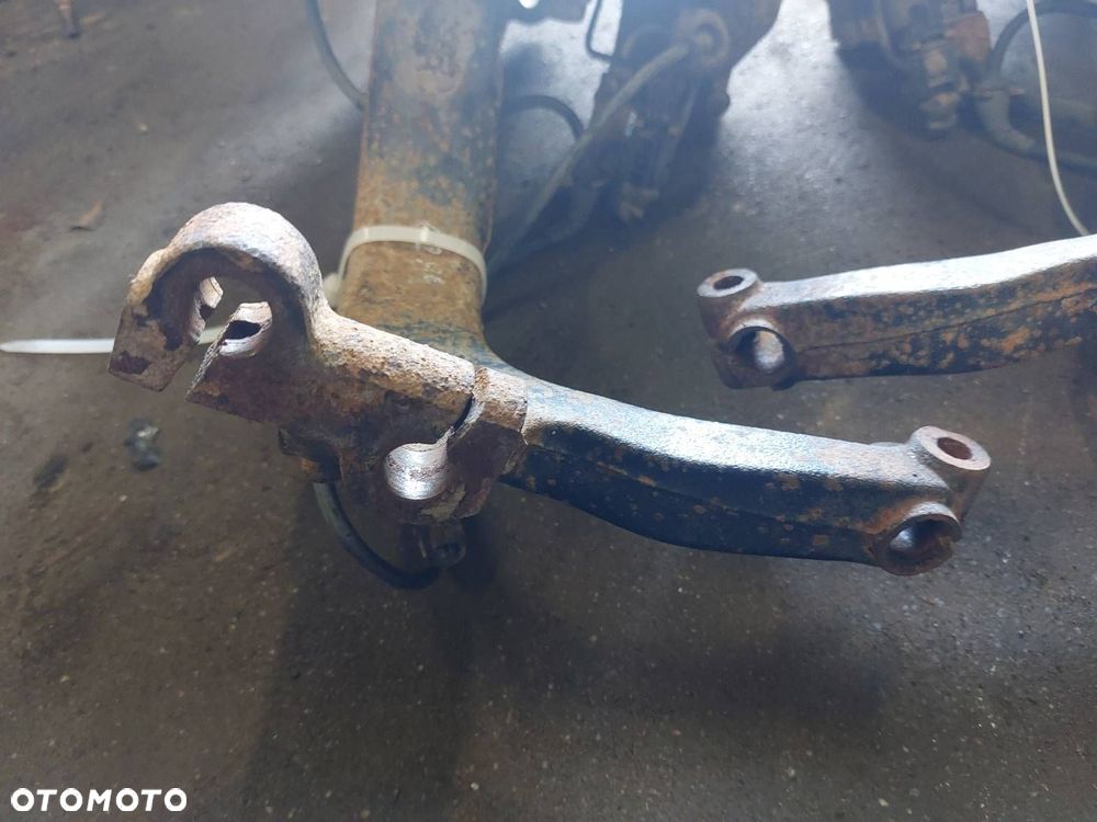 PIASTA ZWROTNICA LEWY PRZÓD PRAWY PRZÓD EXEO I 2.0 TDI 3R0407257 3R0407258 - 3