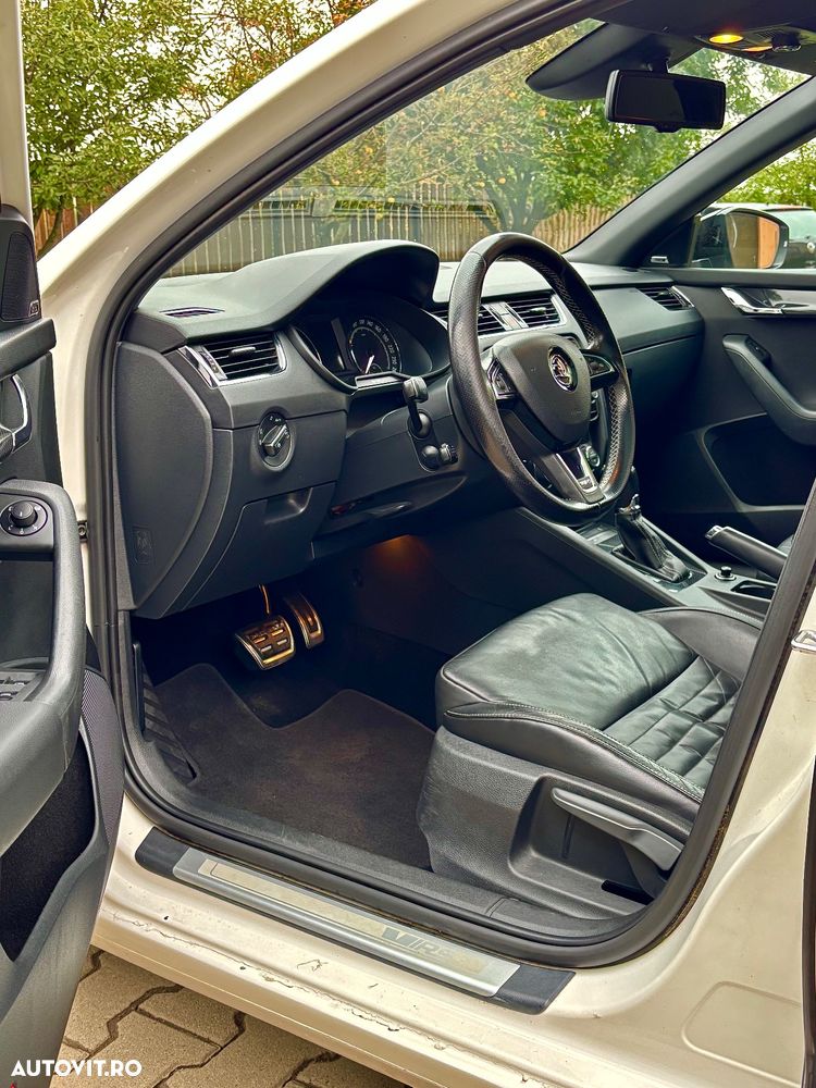 Skoda Octavia 2.0 TDI DSG RS - 11