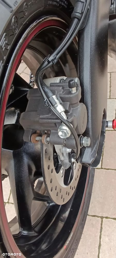 Suzuki GSX 1000 - 23