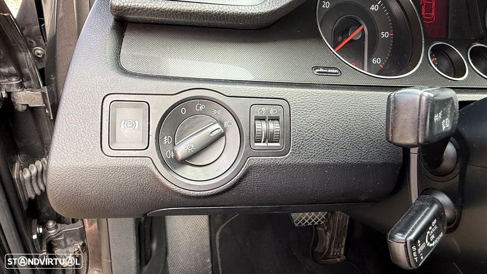 VW Passat 2.0 TDI Confortline DSG - 29