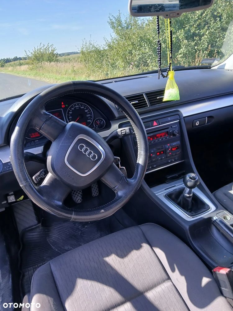 Audi A4 Limousine - 4