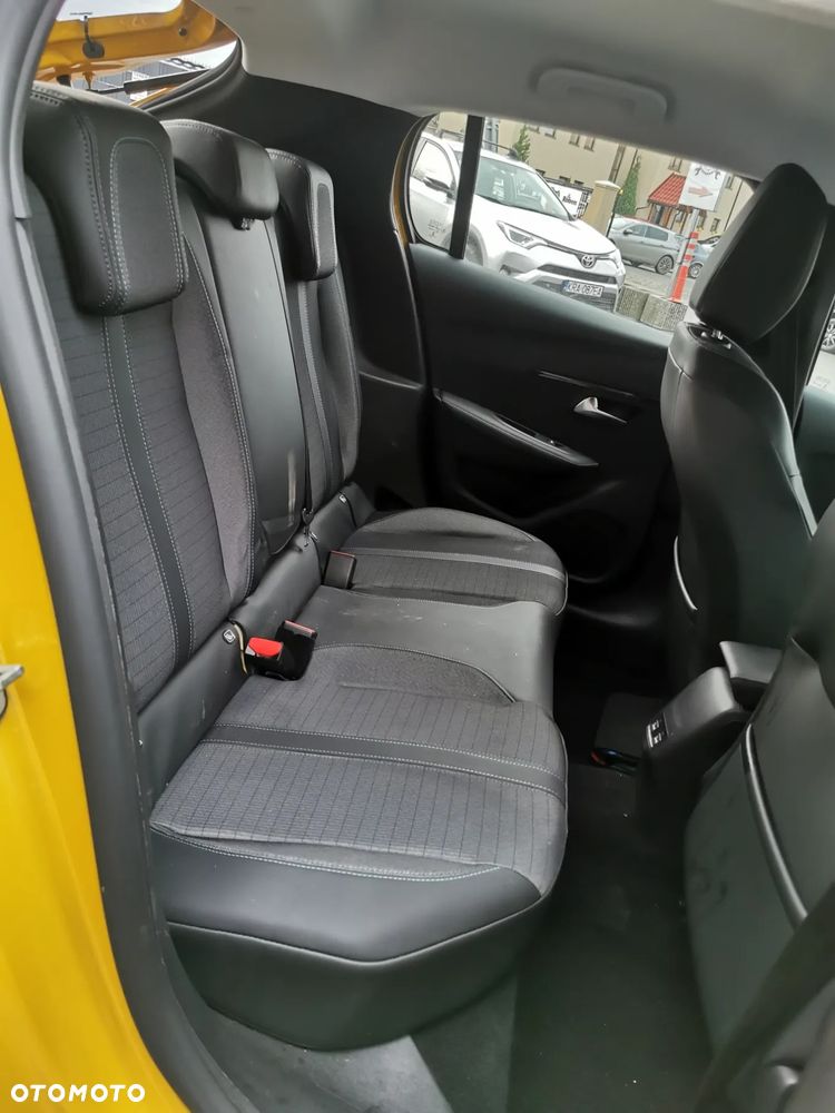 Peugeot 208 PureTech 100 EAT8 Allure - 31