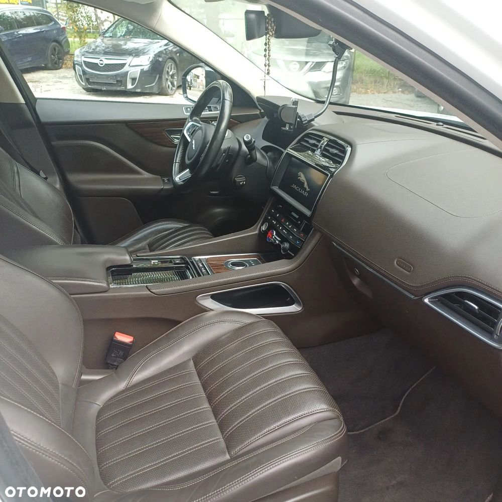 Jaguar F-Pace 2.0 i4P AWD R-Sport - 6