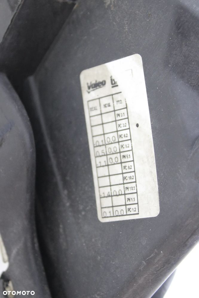 Opel Zafira B Lampa Prawy Przód Soczeka EU - 5
