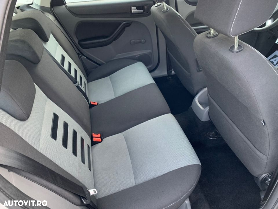 Ford Focus 1.6 16V Ambiente - 21
