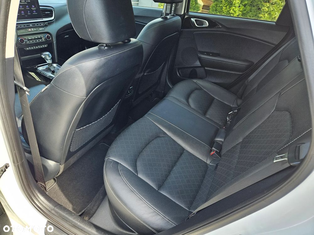 Kia Ceed 1.4 T-GDI DCT OPF Platinum Edition - 11