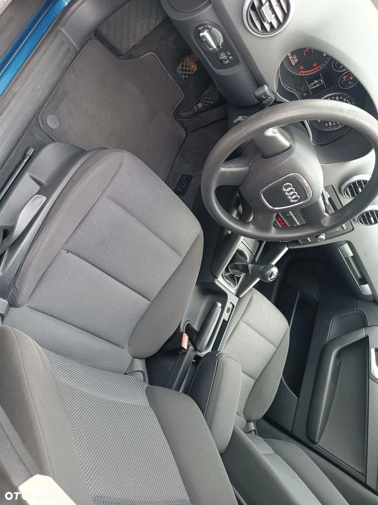 Audi A3 Sportback 1.6 TDI DPF Ambiente - 15