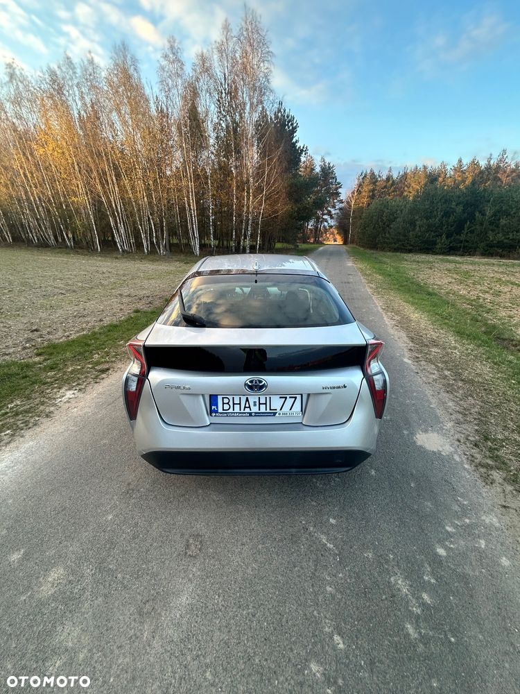 Toyota Prius Hybrid - 4