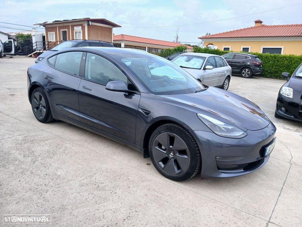 Tesla Model 3 - 4
