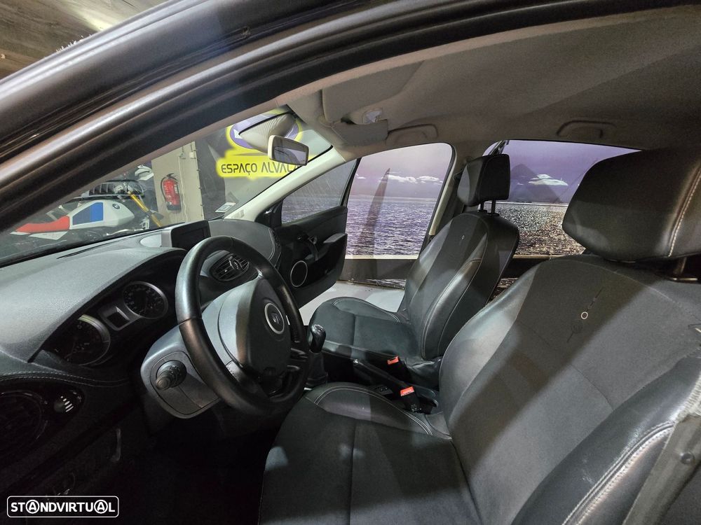 Renault Clio 1.2 16V Confort - 7
