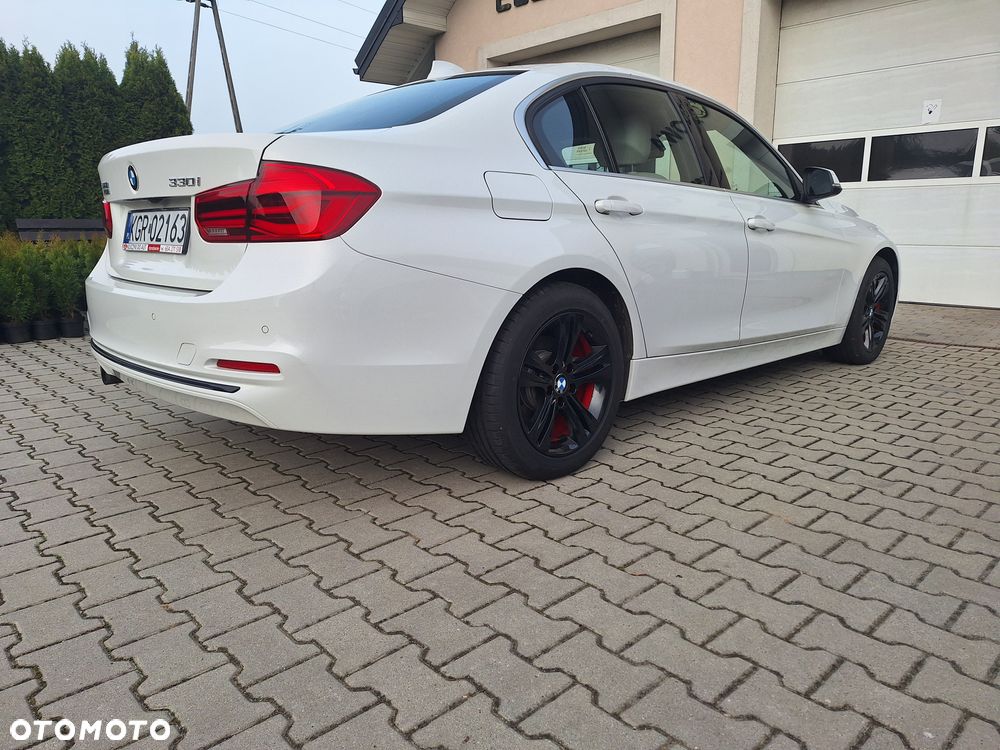 BMW Seria 3 330i xDrive Sport Line Sport - 36