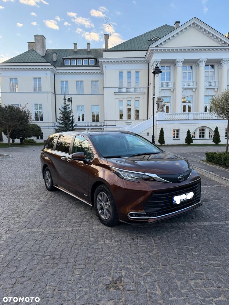Toyota Sienna - 2