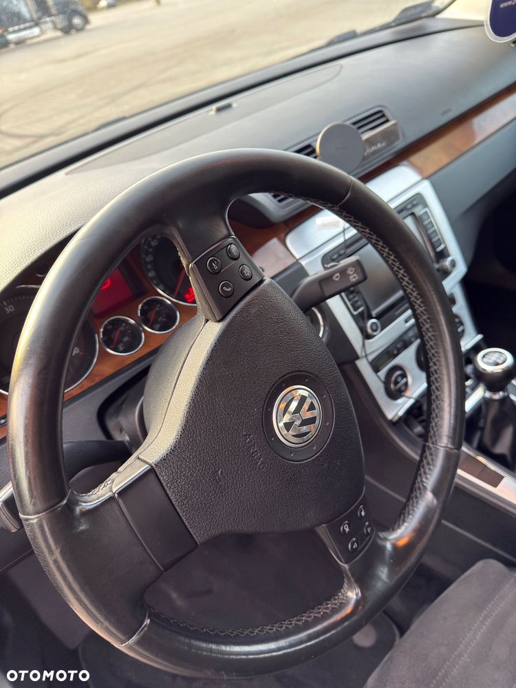 Volkswagen Passat Variant 2.0 TDI DPF Highline - 12