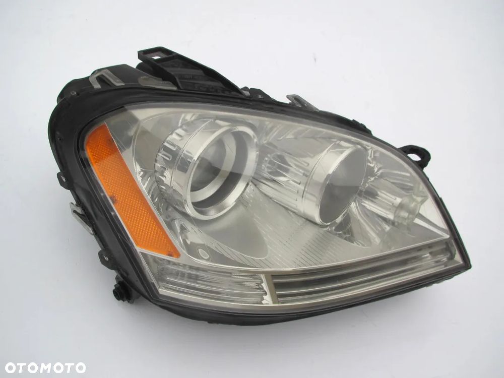 MERCEDES ML W164 2005 - reflektor USA HELLA - 7