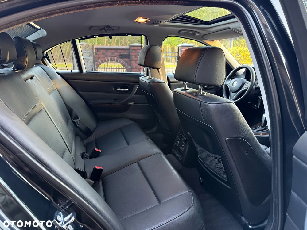 BMW Seria 3 320d xDrive DPF - 23