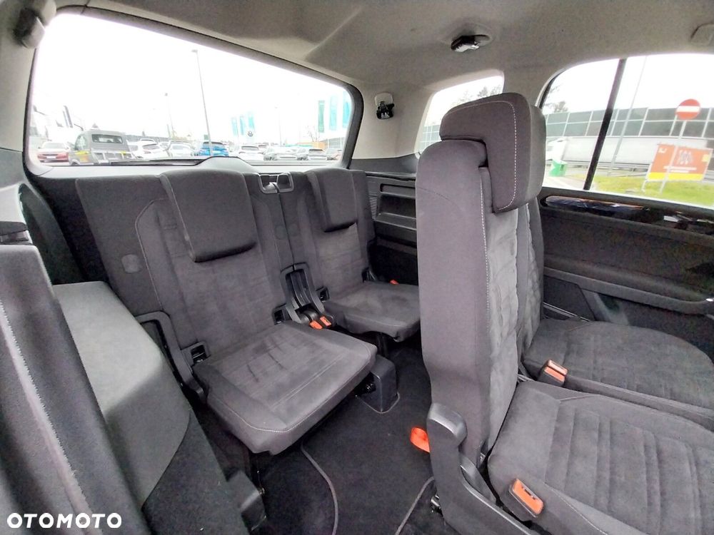 Volkswagen Touran - 8