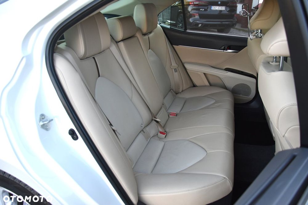 Toyota Camry 2.5 Hybrid Executive CVT - 19