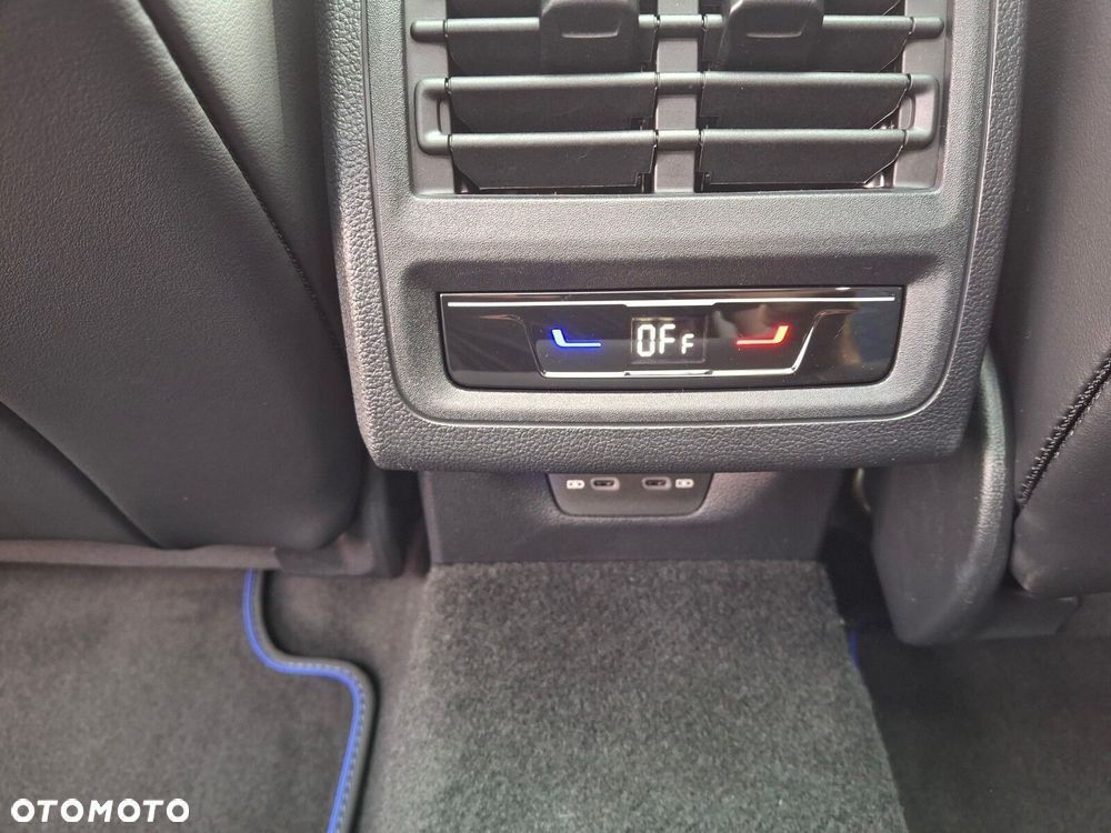 Volkswagen Golf Variant 2.0 TSI 4Motion R - 16