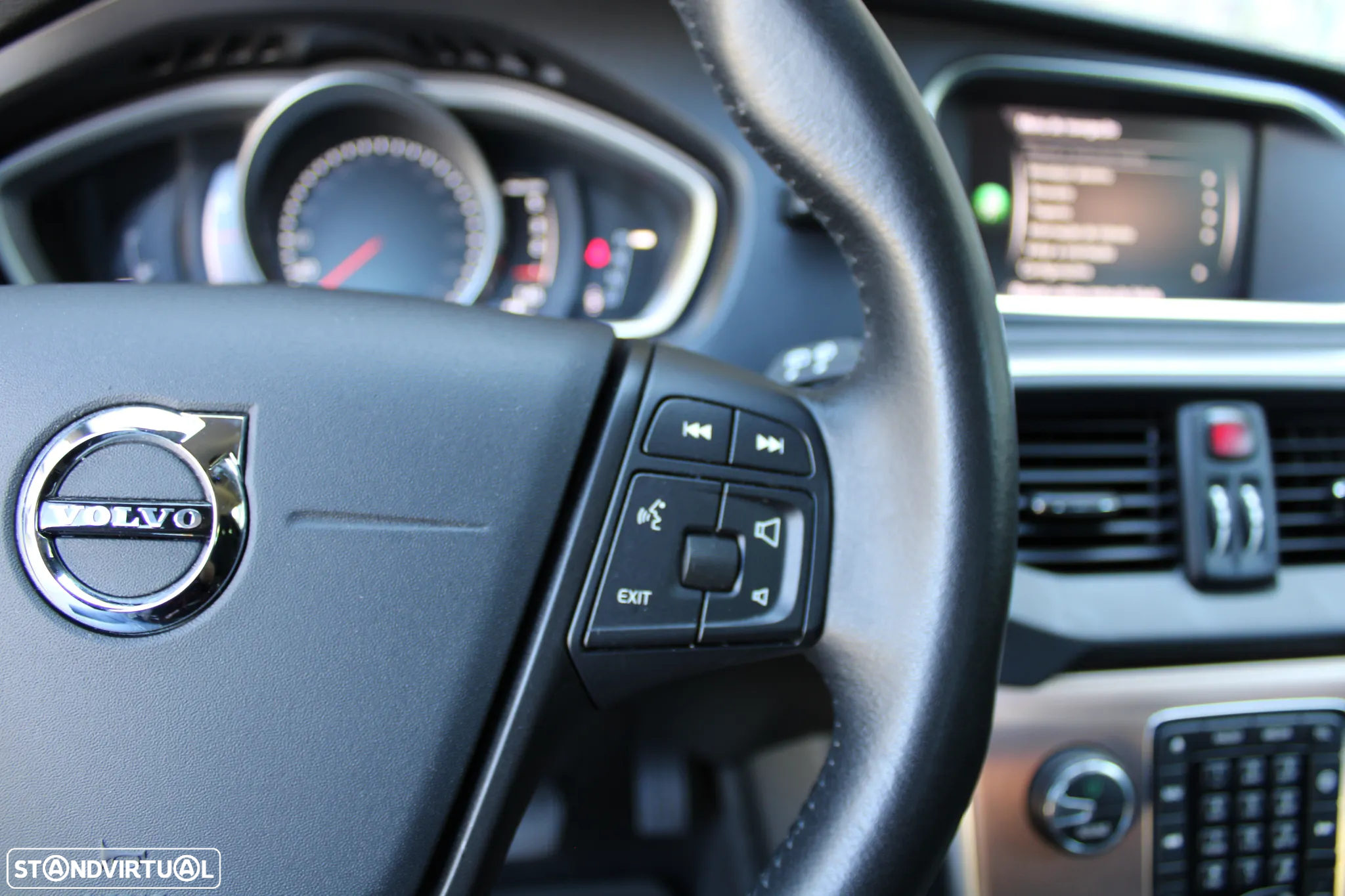 Volvo V40 Cross Country 2.0 D2 Momentum Geartronic - 27