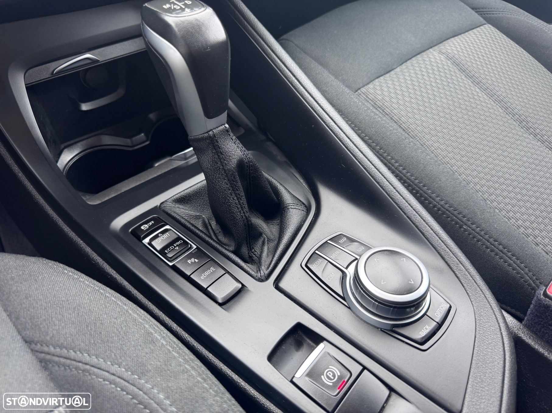BMW X1 25 e xDrive Corporate Edition - 11