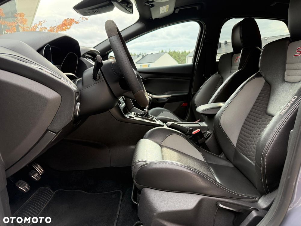 Ford Focus 2.0 EcoBoost ST - 18