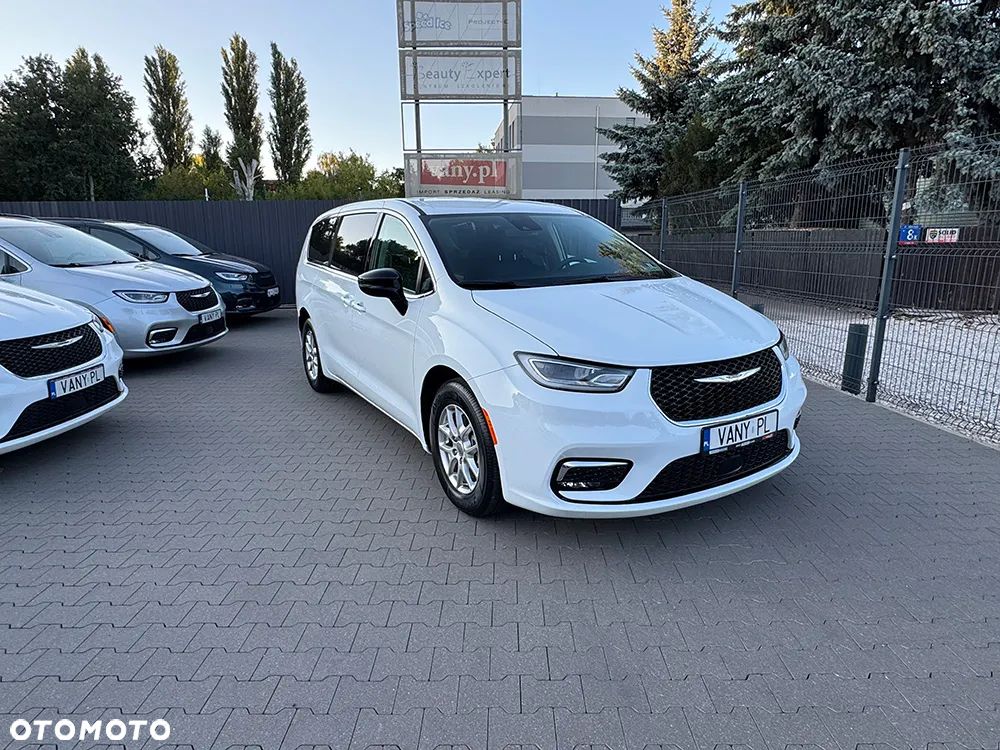 Chrysler Pacifica - 10