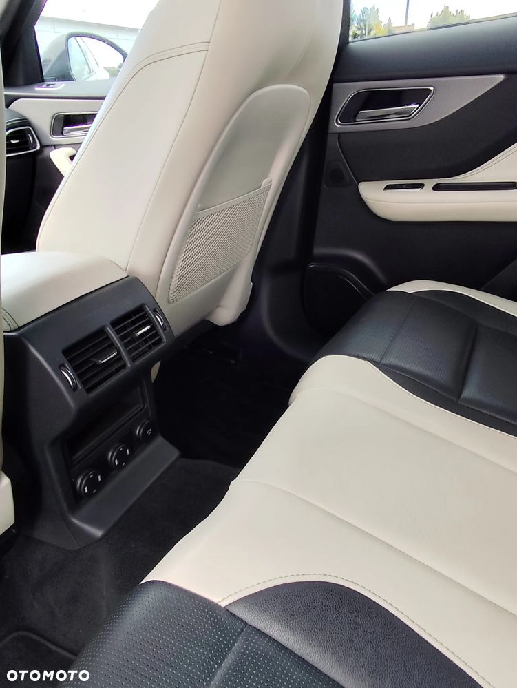 Jaguar F-Pace - 30