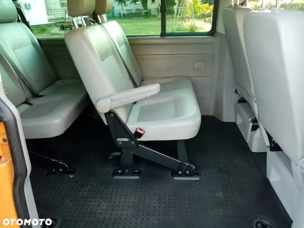 Volkswagen Caravelle - 12