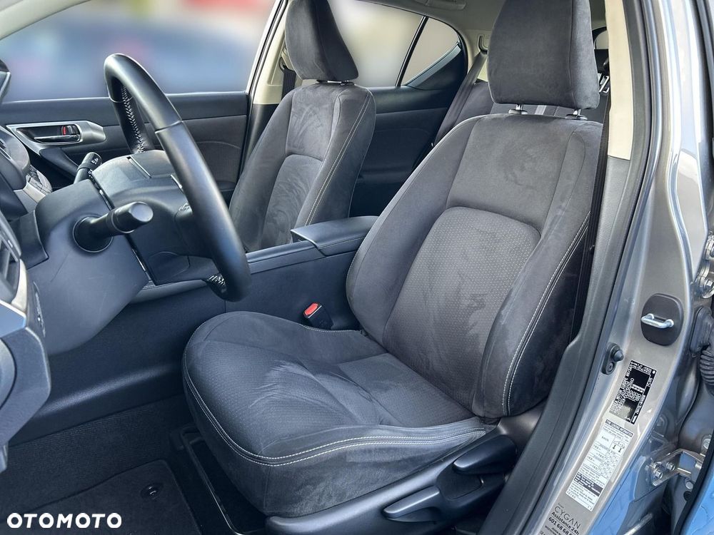 Lexus CT - 10