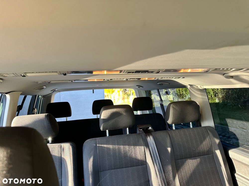 Volkswagen Caravelle - 8