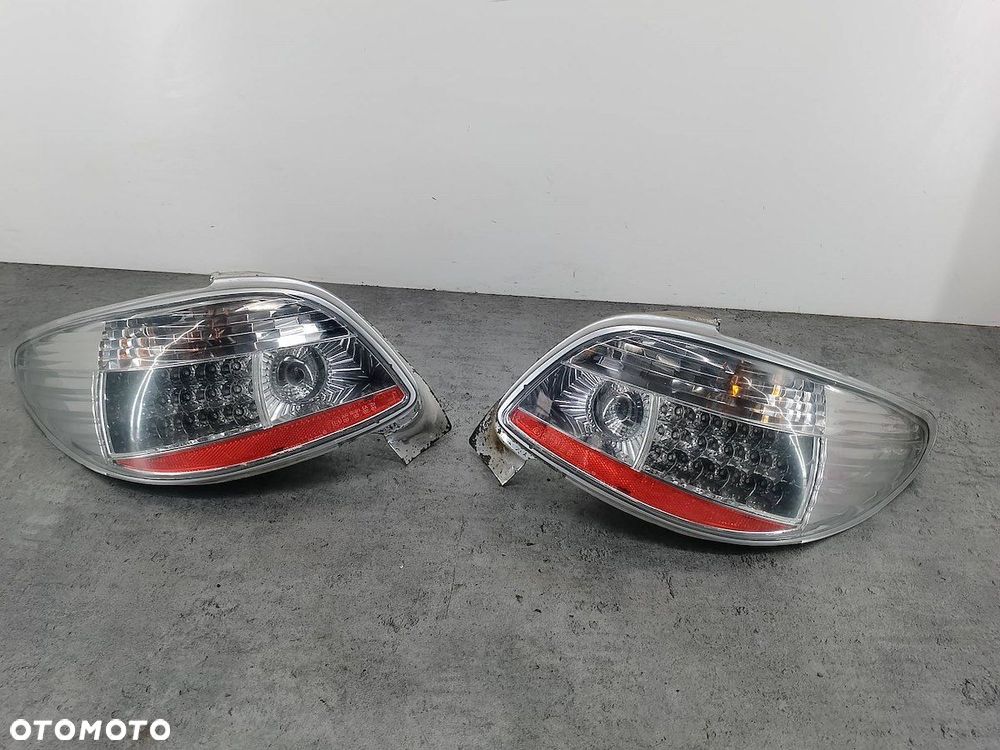 LAMPY TYŁ KOMPLET PEUGEOT 206 CC 03-1162 SEDAN - 1