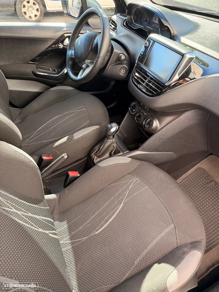 Peugeot 208 1.4 HDi - 8