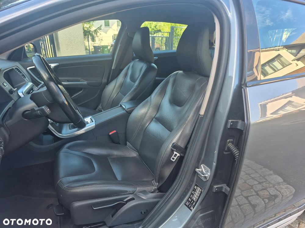 Volvo V60 Cross Country D3 Momentum - 25
