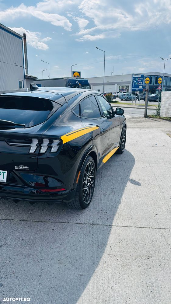 Ford Mustang Mach-E AWD GT - 4