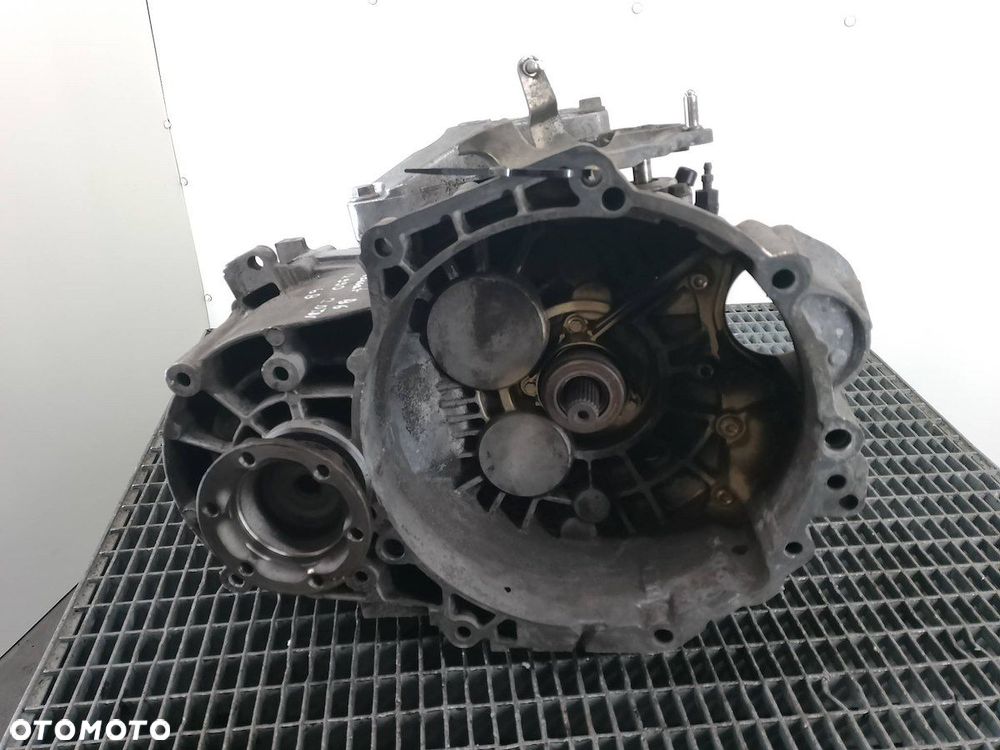 SKRZYNIA BIEGÓW MANUALNA VW PASSAT B6 HDV 2.0 TDI - 1