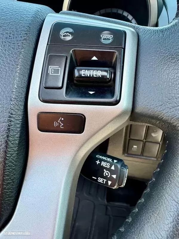Toyota Land Cruiser 2.8 D-4D Auto Executive - 24