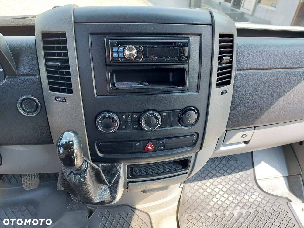 Mercedes-Benz Sprinter - 14