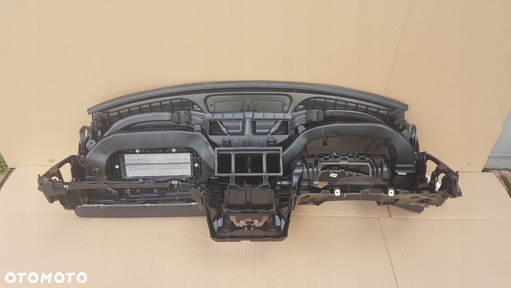 KONSOLA DESKA ROZDZIELCZA POLESTAR 2 ORYGINAŁ - 12