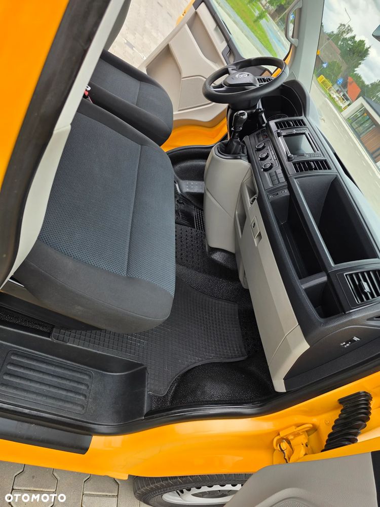 Volkswagen Transporter - 11