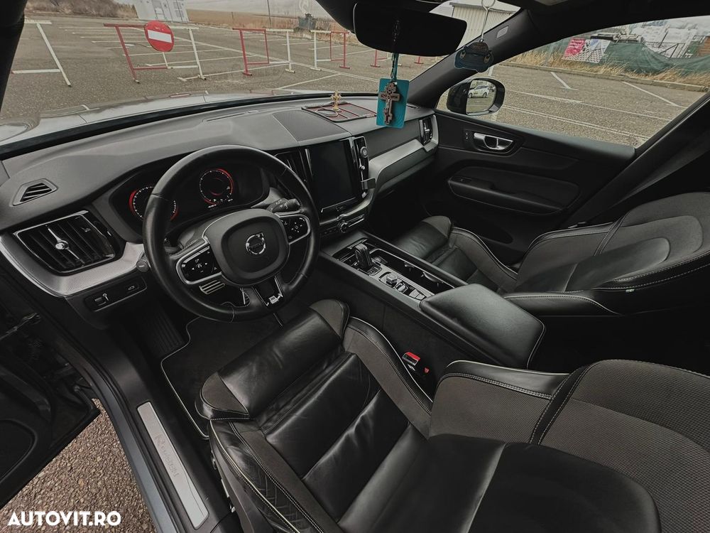 Volvo XC 60 B5 MHEV AWD R-Design - 8
