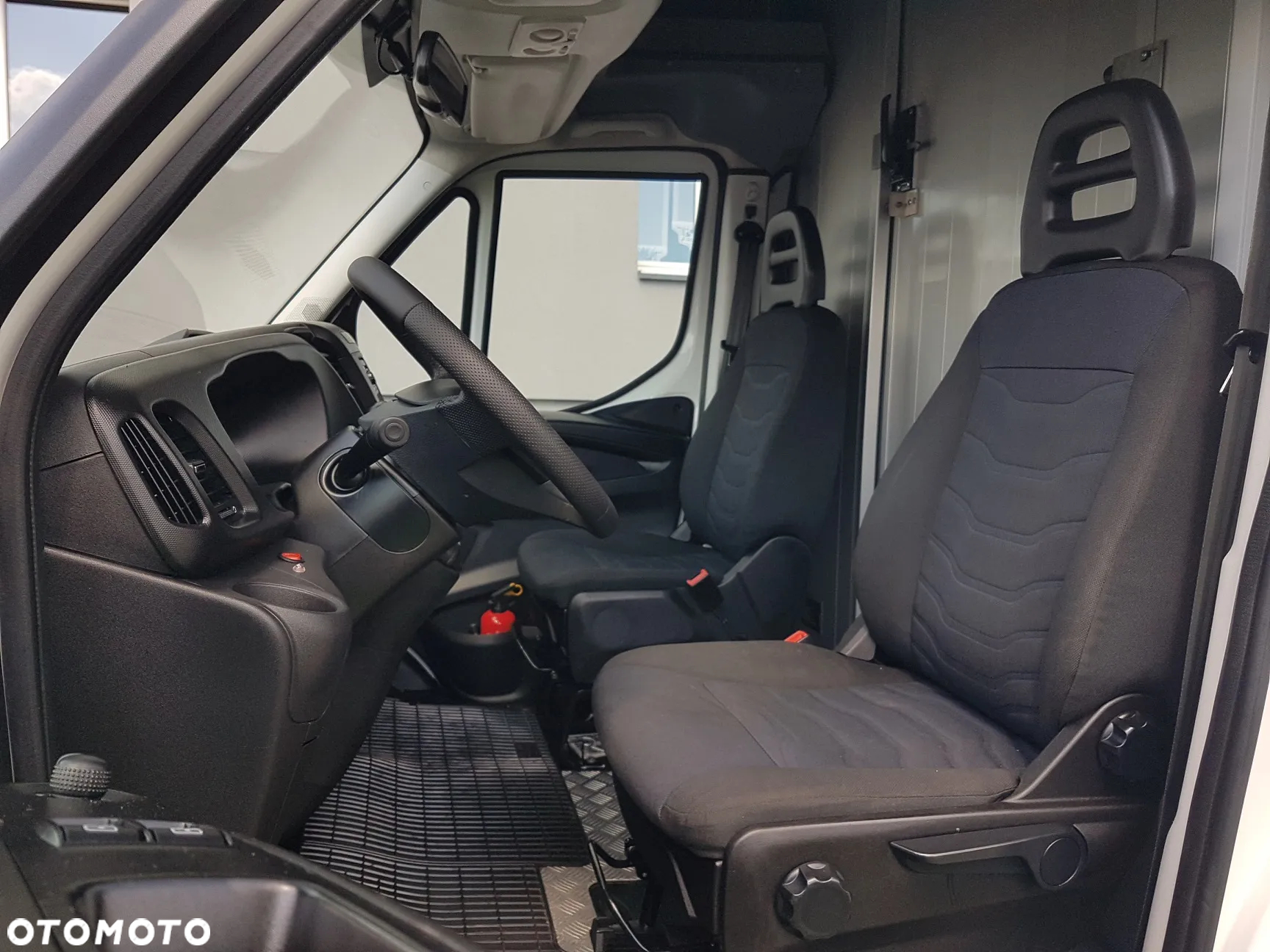 Iveco DAILY KONTENER NISKOPODŁOGOWY 4,31x2,24x2,43 FOODTRUCK SKLEP KAMPER KLIMA BAR KONIOWÓZ - 7