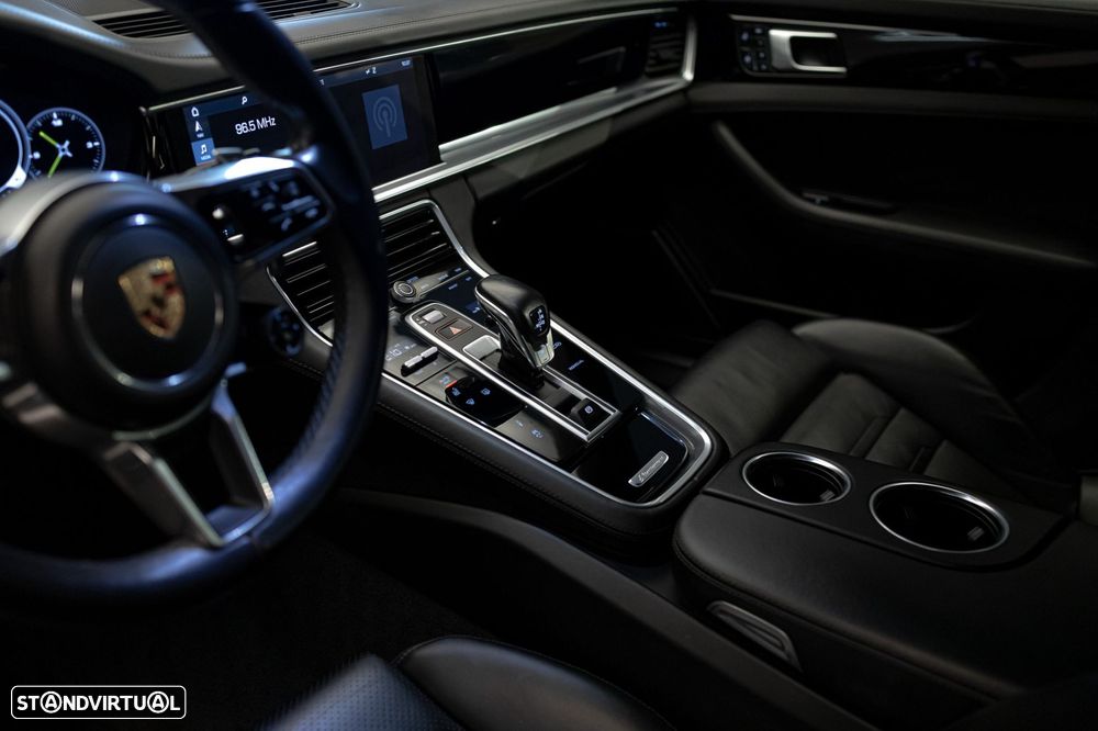 Porsche Panamera Sport Turismo 4 E-Hybrid Edition 10 Anos - 17