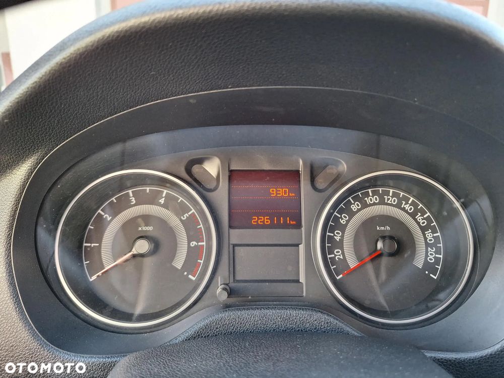 Peugeot 301 1.6 VTi Allure EU6 - 11