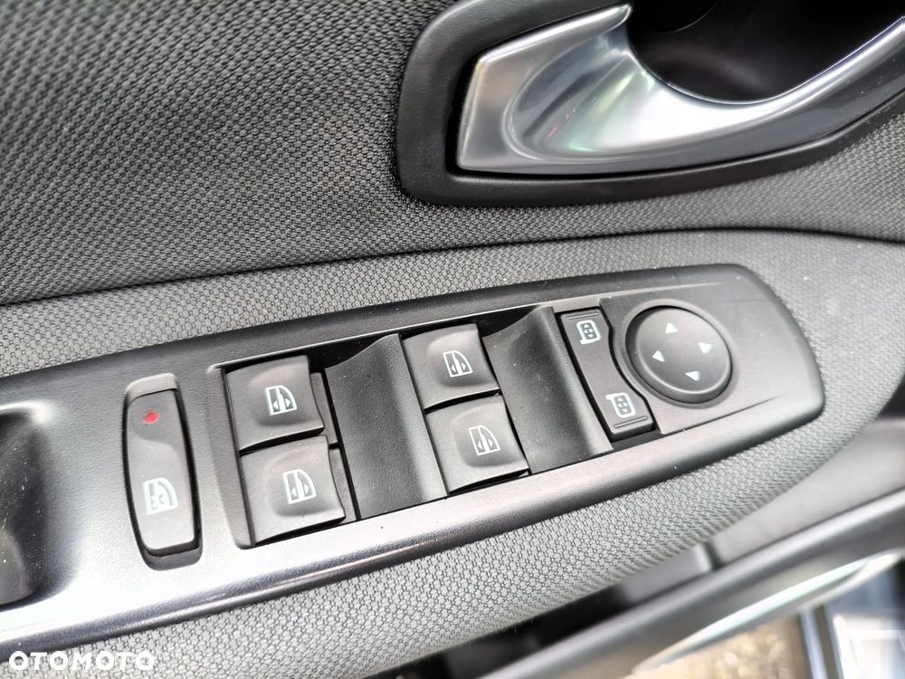 Renault Grand Scenic - 17