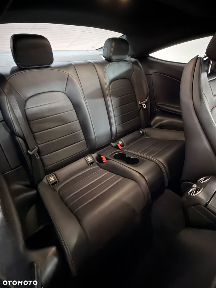Mercedes-Benz Klasa C 300 9G-TRONIC AMG Line - 40