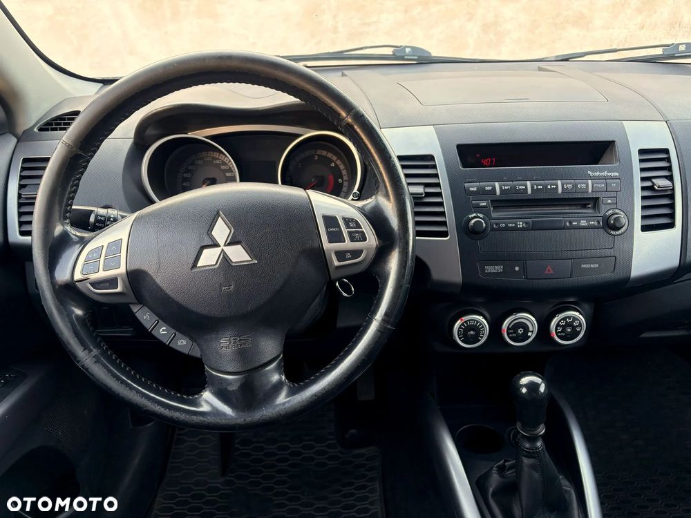 Mitsubishi Outlander - 8