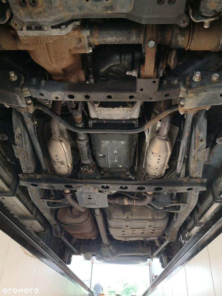 Toyota Land Cruiser - 24