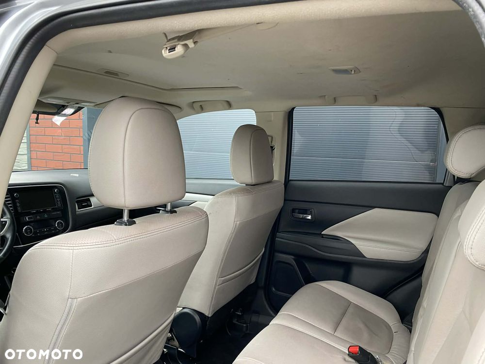 Mitsubishi Outlander 2.4 4WD - 10