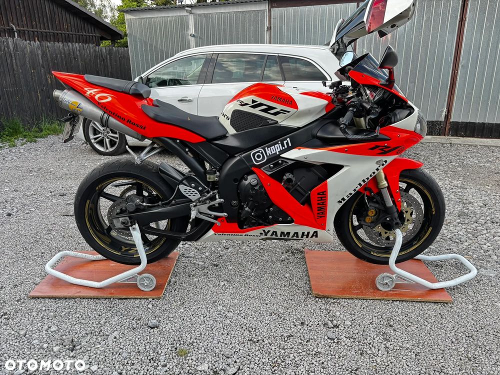Yamaha R1 - 6